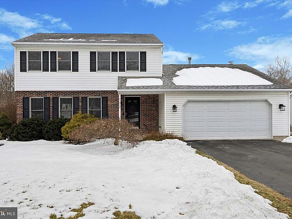 2nd image of 132 Rugby Rd