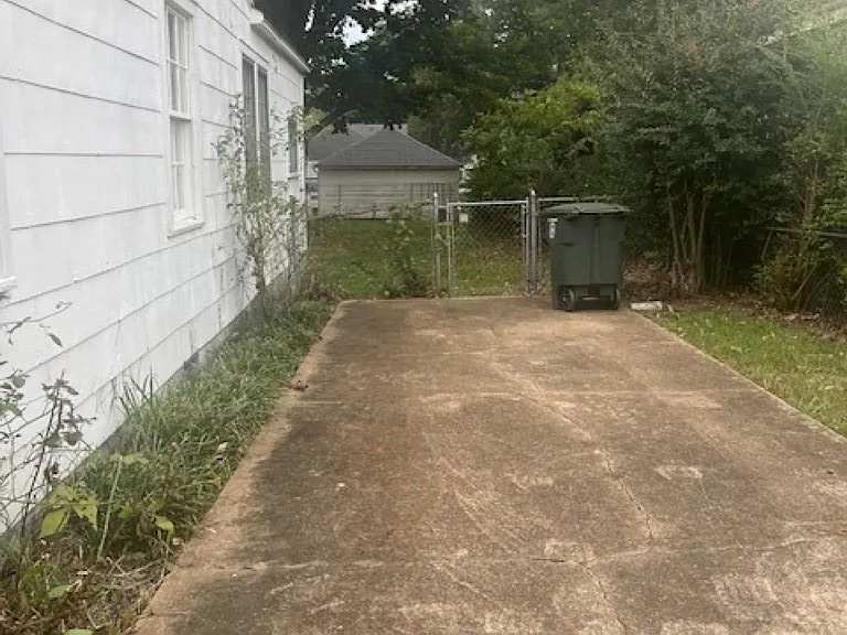 3643 Douglass Ave — Photo 20