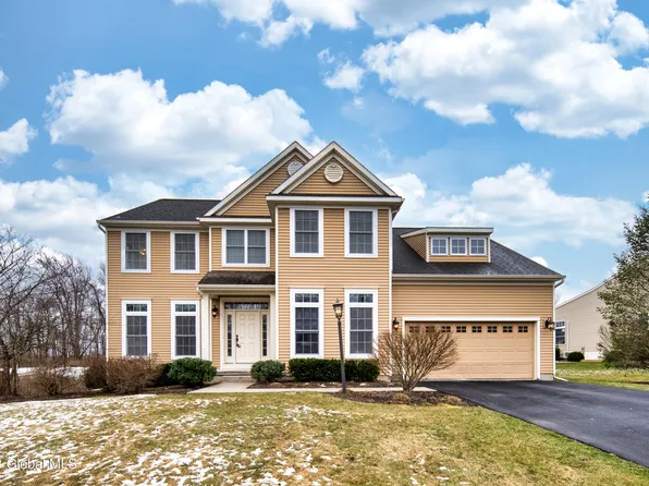 16 Chester Drive, Halfmoon, NY 12188