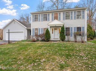 23 Eileen Ln, Glenmont, NY 12077