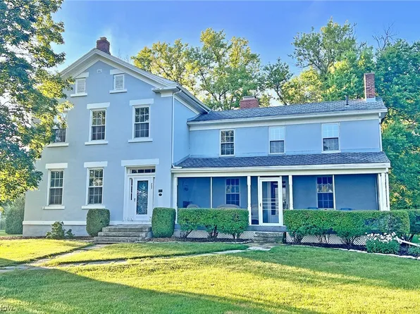 723 E Lakeshore Dr, Kelleys Island, OH 43438