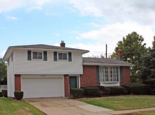 13690 Martin Dr, Garfield Heights, OH 44125