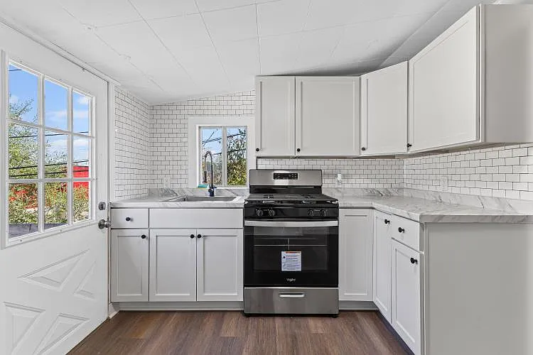 920 Premont Ave #2 — Photo 3
