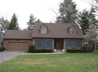 5359 Oakridge Dr, Hamburg, NY 14075