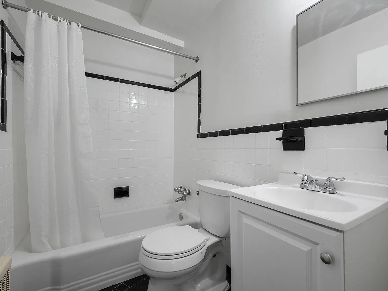 4040 Livingston Rd SE — Photo 1