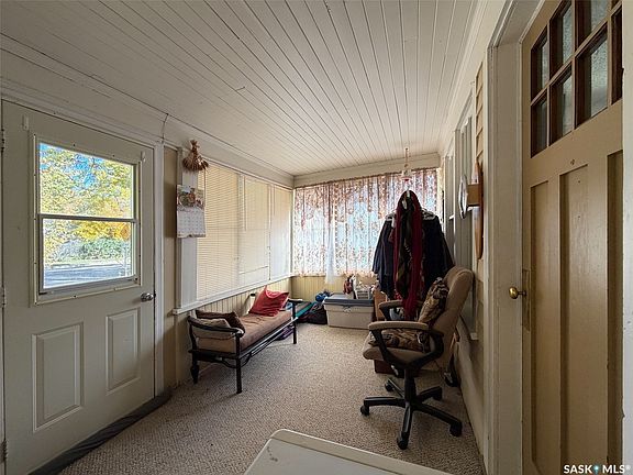 5th image of 515 1st Street E
