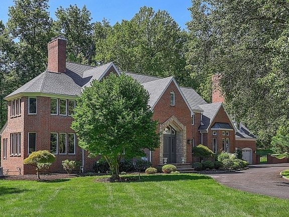 2nd image of 12 Hill Hollow Rd
