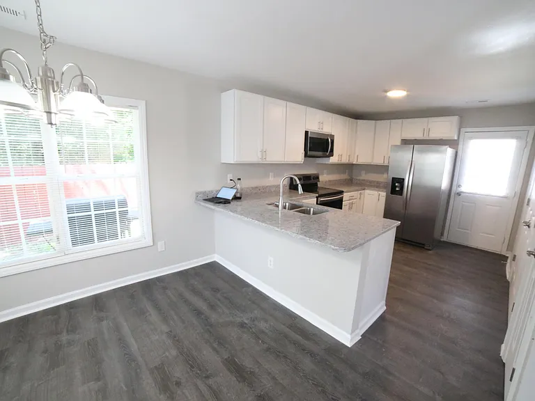 809 Lee St #B — Photo 1
