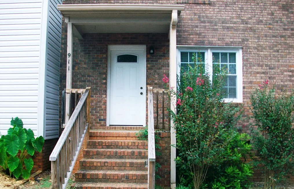 3 bed, 1.5 bath, $1,200 — Photo 1