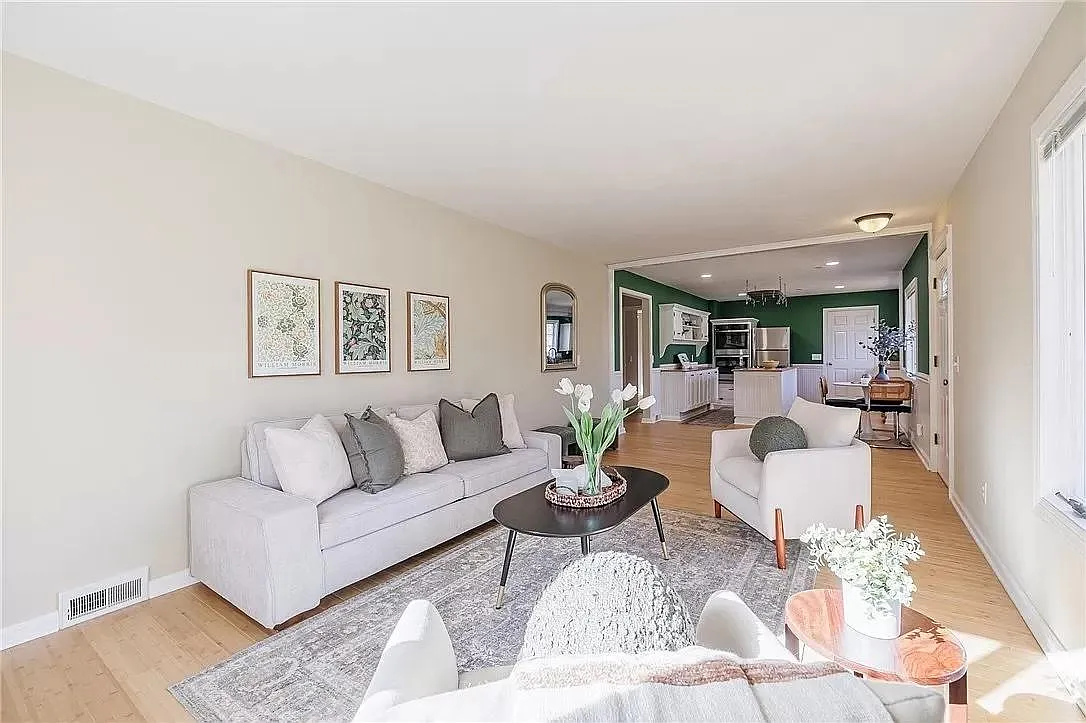 2 bed, 1068 sqft, $2,350 — Photo 3