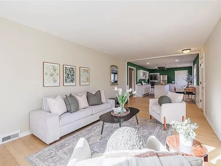 171 Meadow Dr — Photo 3