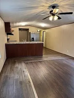 2 bed, 1.0 bath, 784 sqft, $1,200 — Photo 3