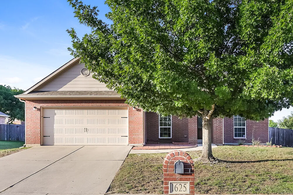 3 bed, 2.0 bath, 2182 sqft, $3,690 — Photo 1