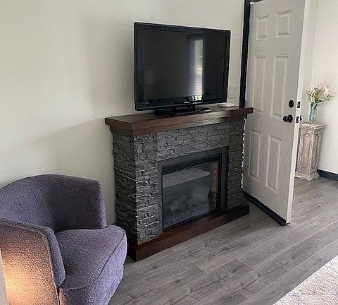 4th image of 702 Avenue J