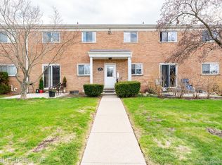 801 W Long Lake Rd APT 4, Bloomfield Hills, MI 48302