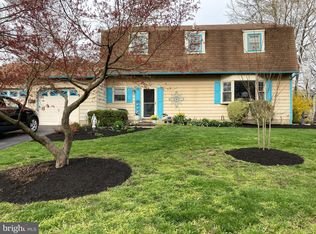 21 Crestwood Dr, Hamilton, NJ 08690