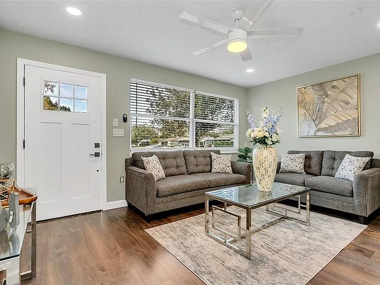 10420 Groton St — Photo 3