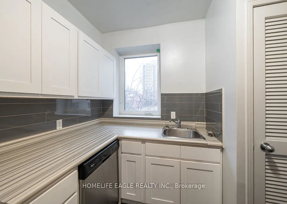 414 Jarvis St