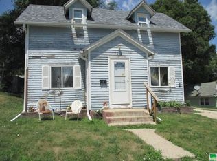 420 W Cherry St, Cherokee, IA 51012