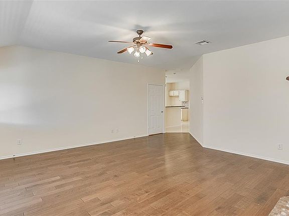 4th image of 4027 Sydney Dr