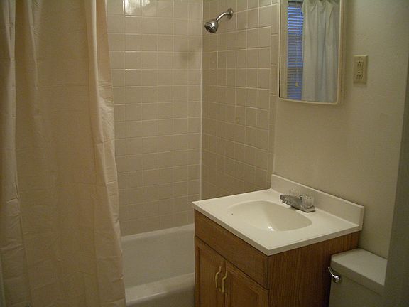 5th image of 7222 Wyandotte St