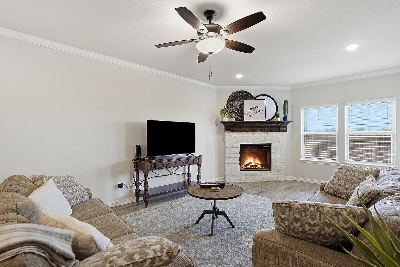 3 bed, 2.5 bath, 2918 sqft, $2,495 — Photo 4