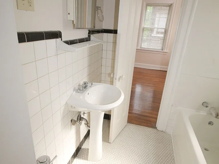 1 & 2 Bedroom Apartments in Downtown Indianapolis - Meridian Plaza Awaits You! — Photo 8
