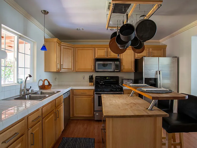 1236 Thomas Ave — Photo 9