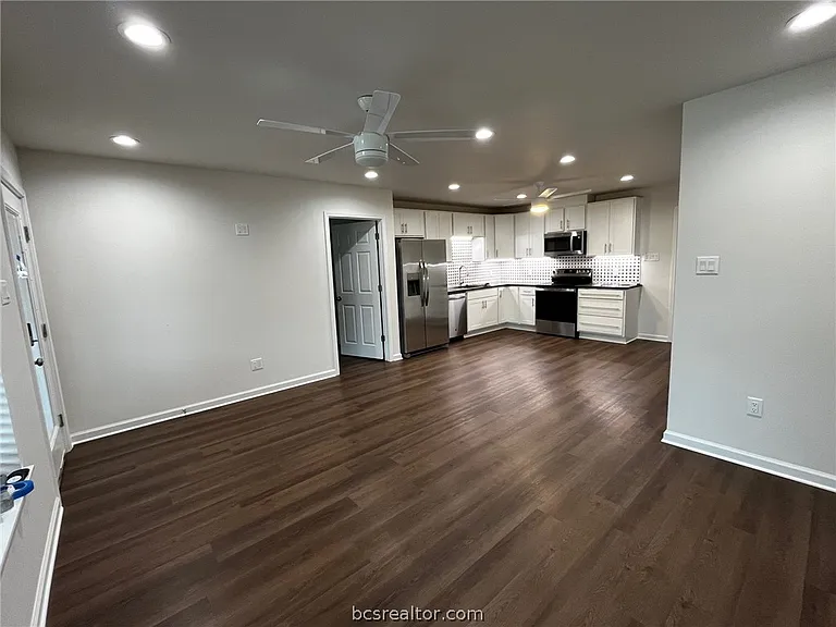 10332 N Dowling Rd — Photo 3