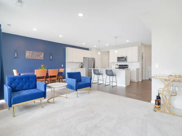 9541 4th St N, Lake Elmo, MN 55042