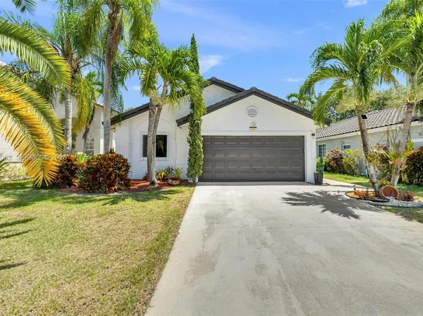 631 SW 176th Ave, Pembroke Pines, FL 33029