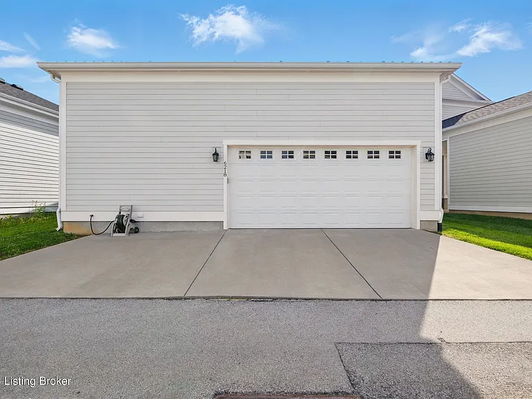6218 Mistflower Cir — Photo 44