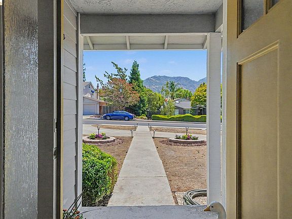 5th image of 332 Chardonnay Cir