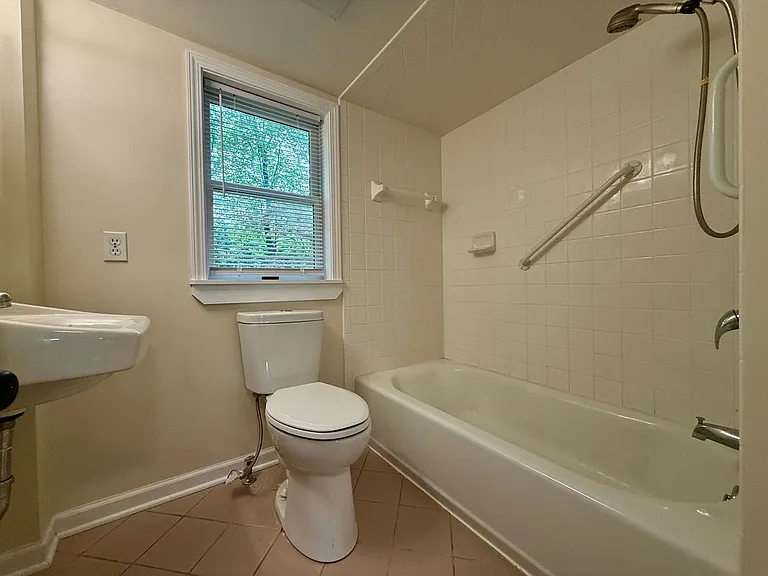 325 Highland Rd — Photo 21