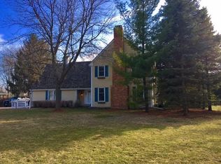 15875 Ridgefield Ct, Brookfield, WI 53005