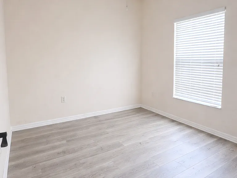 211 Rotonda Blvd W #B — Photo 4