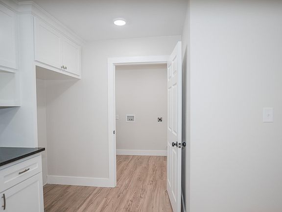 3rd image of 603 Samuel St