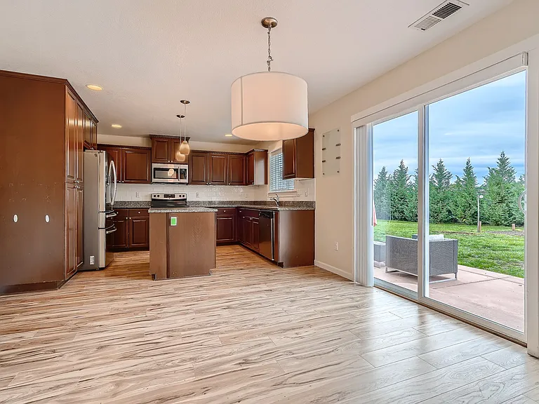 945 NW Joy Ave — Photo 10