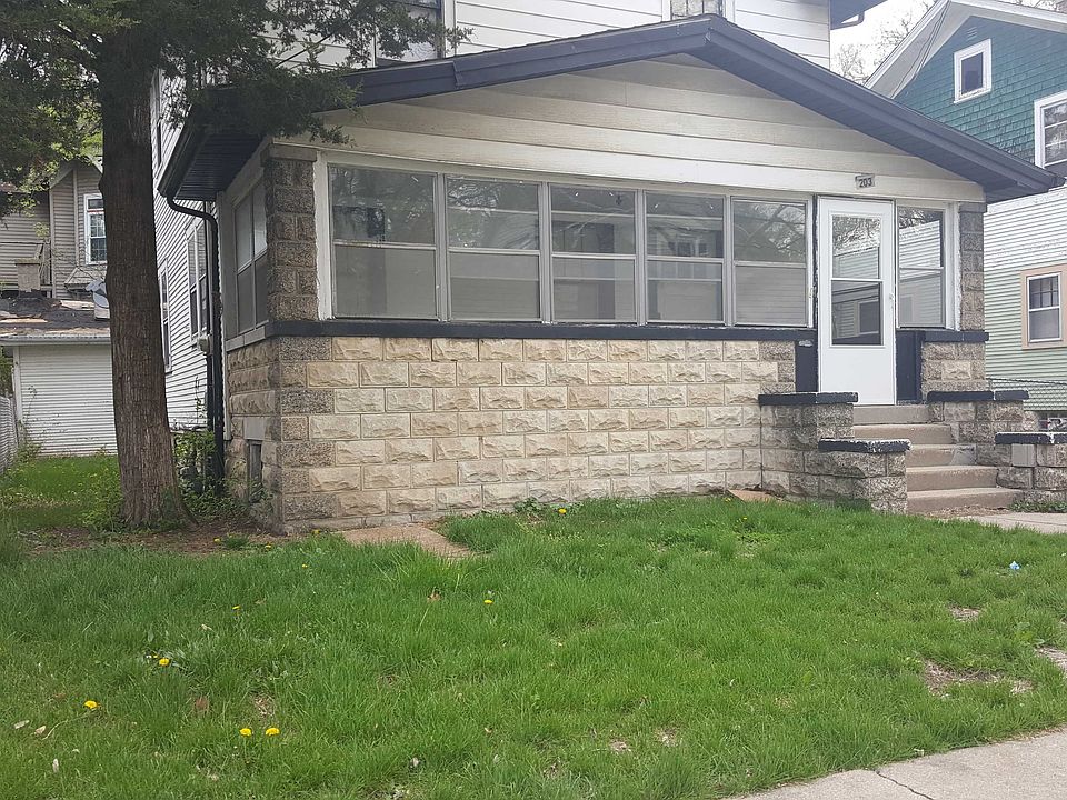 2nd image of 203 Sherman Ct