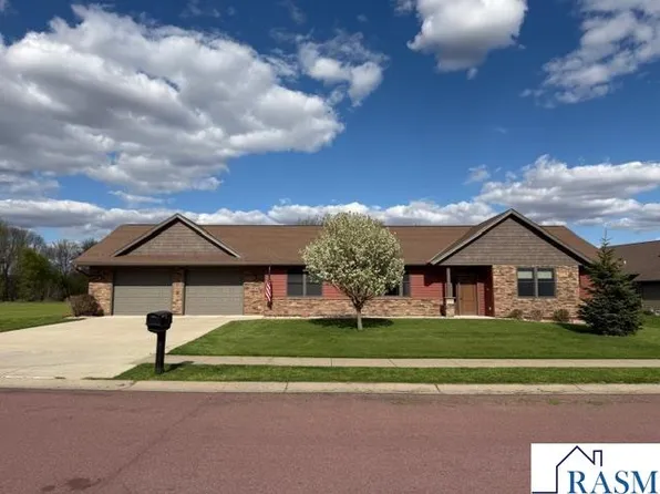 153 Creekside Dr, Mankato, MN 56001