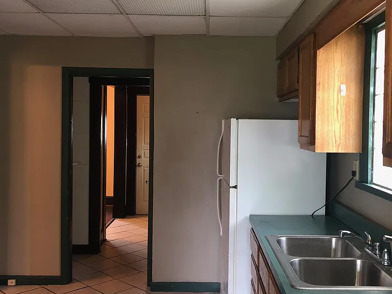 1820 Clarendon Ave — Photo 39