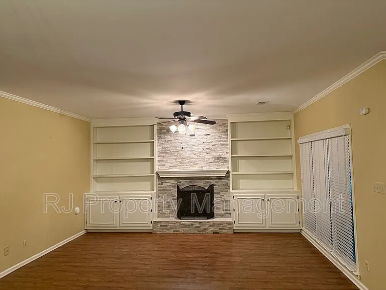 8610 Dena Cv W — Photo 9
