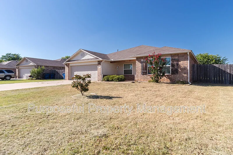 4 bed, 2.0 bath, 1728 sqft, $1,695 — Photo 2