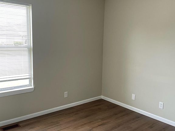 2nd image of 847 Sussex Ct