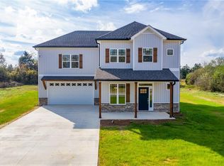 328 Larkspur Dr SW, Calhoun, GA 30701