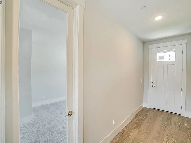 1530 NE 37th Ave — Photo 3