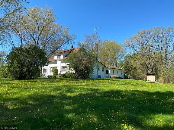 3rd image of 418 Railroad Ave NW