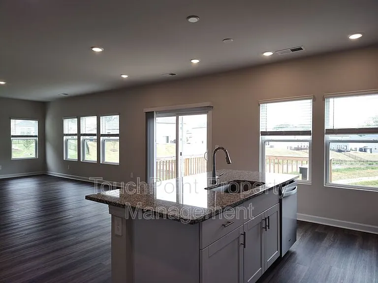 115 Sentinel Ct — Photo 7