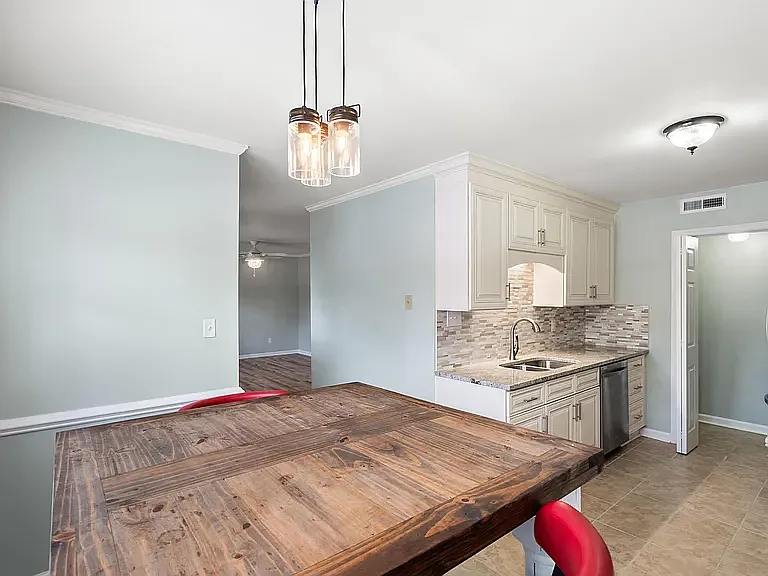 2 bed, 988 sqft, $1,754 — Photo 4