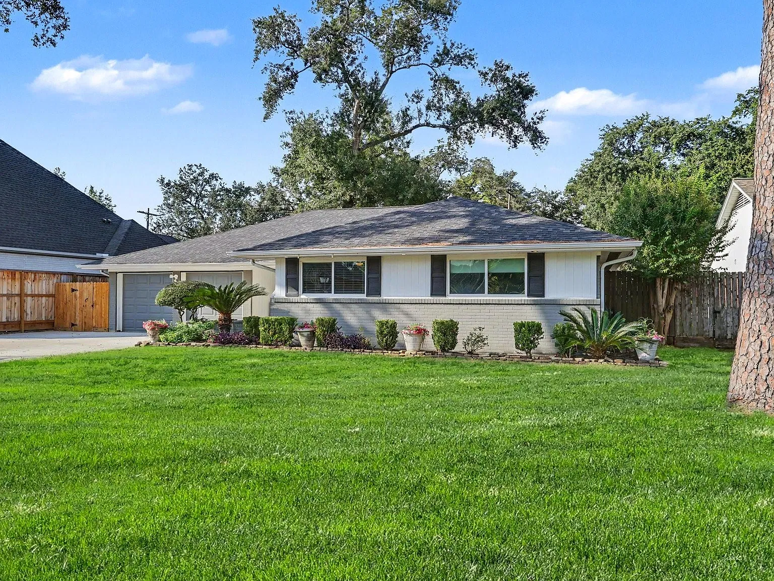 4 bed, 2.0 bath, 1826 sqft, $3,000 — Photo 2